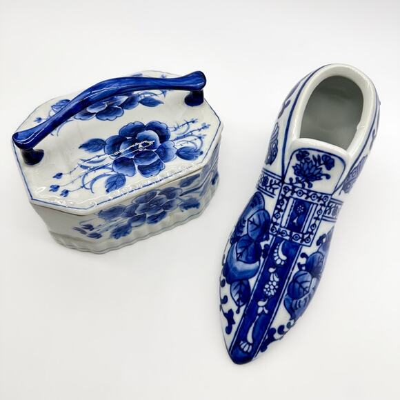 Chinese Canton Chinoiserie Blue White Trinket Box w/ Lid Plus Ceramic Shoe - Picture 3 of 13